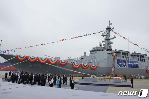 28일 울산 현대중공업에서 차세대 이지스구축함 제1번함 정조대왕함 진수식이 열리고 있다. (대통령실사진기자단) 2022.7.28/뉴스1 ⓒ News1 안은나 기자