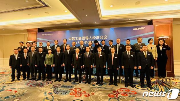 한국경영자총협회는 19일 중국국제다국적기업촉진회(CICPMC)와 중국 베이징 차이나 월드 호텔에서 '제1차 한중경영자회의'를 공동 개최했다.