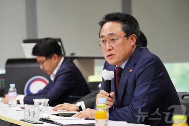 14일 정부세종청사에서 열린 출입기자단 간담회에 참석한 강도형 해양수산부 장관(해양수산부 제공)
