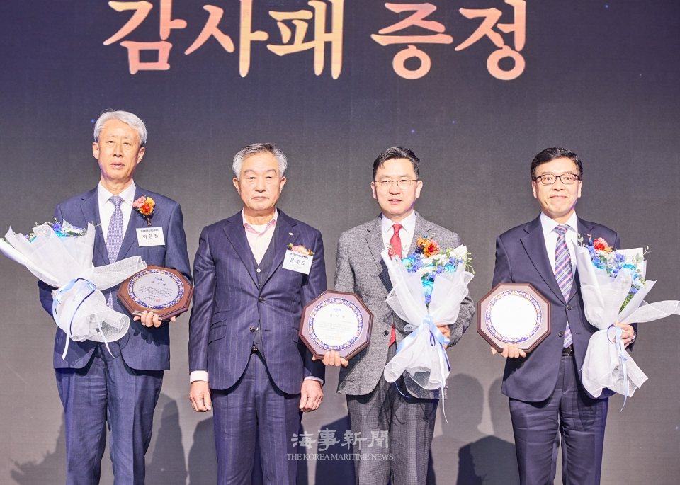 감사패 전달