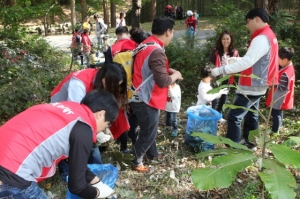 STX 서울대공원서 환경정화 봉사활동