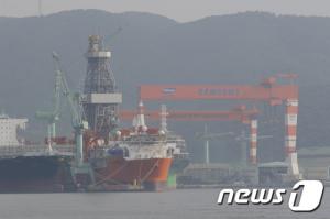 LNG 운반선 수출 500호 신기록…산업부 "K-조선 지원에 정책역량 집중"