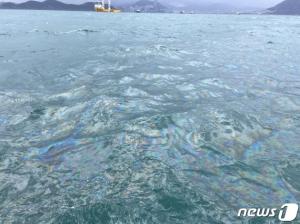 부산 앞바다서 연료유 공급받다 기름 유출한 중국 어선 적발