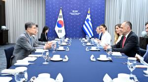 한·그리스 외교장관 "조선·해운 협력 확대" 공감…친환경·무인선박 협력도 추진